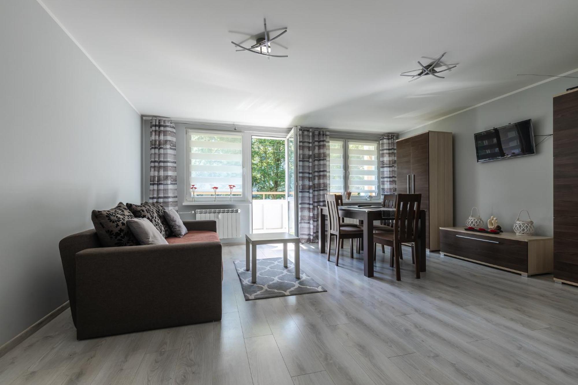 Apartament Przy Termach Cieplickich Julcia イェレニャ・グーラ エクステリア 写真
